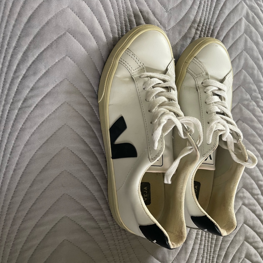 VEJA sneakers, size 5